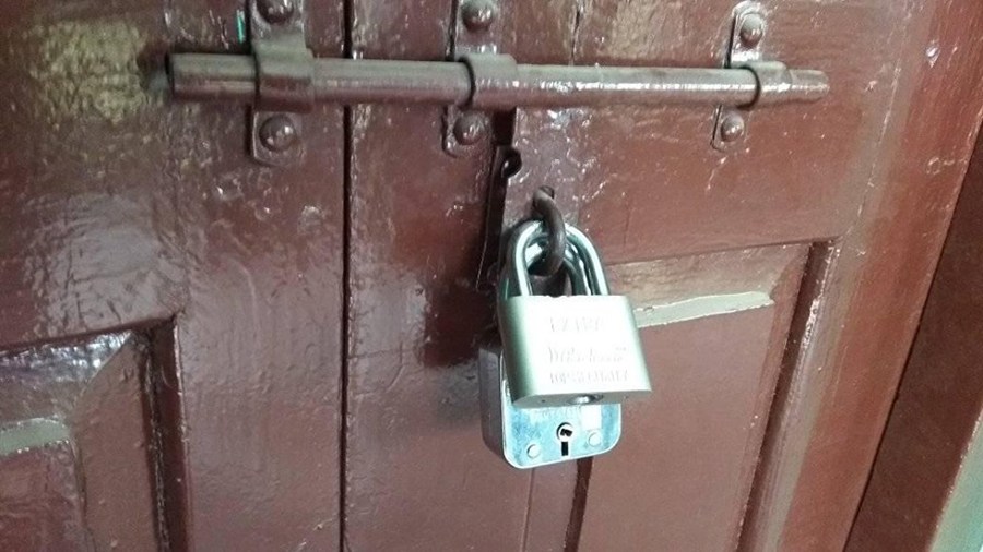 पहिरो पन्छाउने प्रयास नगरेपछि वडा कार्यालयमा तालाबन्दी