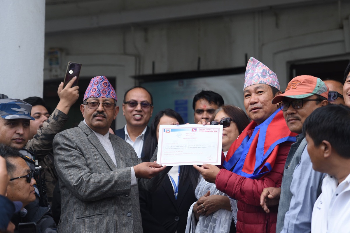 हर्क साम्पाङ नेतृत्वको पार्टीलाई दल दर्ताको प्रमाणपत्र प्रदान