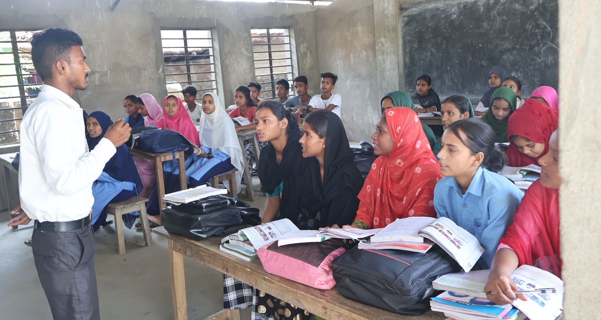 खस्कियो मधेशको शिक्षा, ९० विद्यार्थीलाई एक शिक्षक