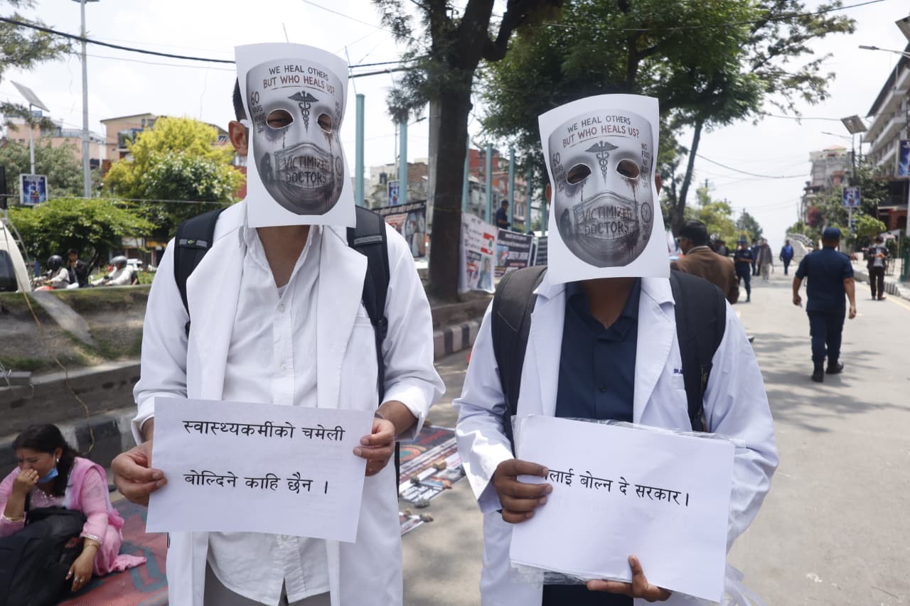 श्रमशोषणमा आवासीय र इन्टर्न चिकित्सक
