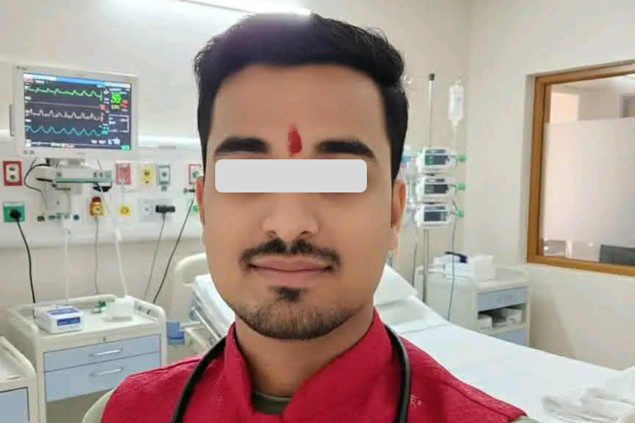 सामाजिक सञ्जालमा स्वास्थ्यमन्त्रीको आलोचना गर्ने नवेश अधिकारी पक्राउ