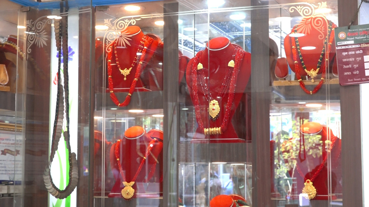 सुनको भाउ स्थिर, चाँदीको बढ्यो