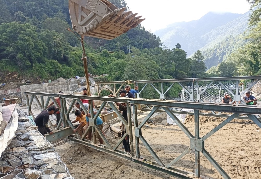 सिमखोलामा बेलिब्रिज जडान कार्य सुरु
