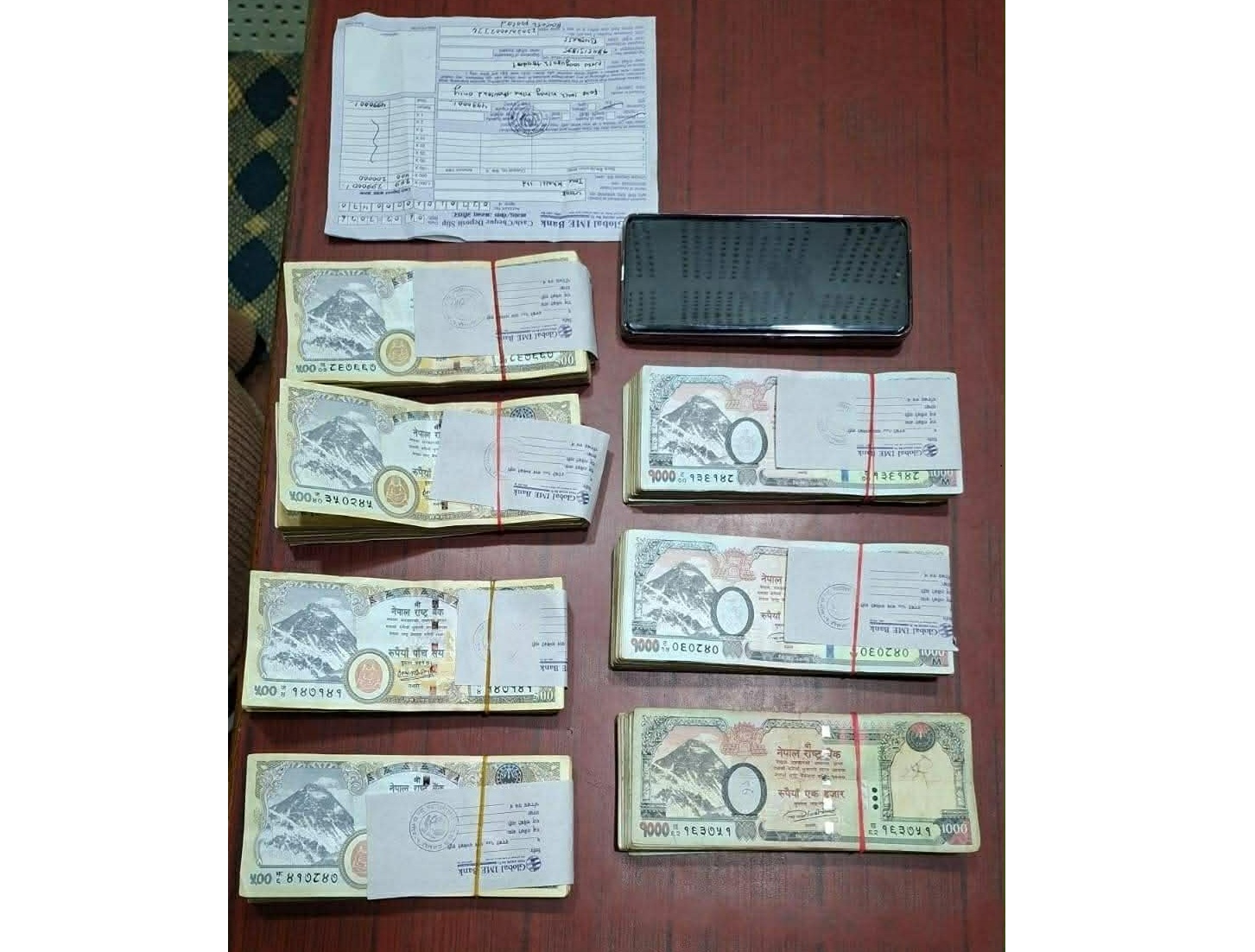 स्रोत नखुलेको ५ लाखसहित एक जना पक्राउ