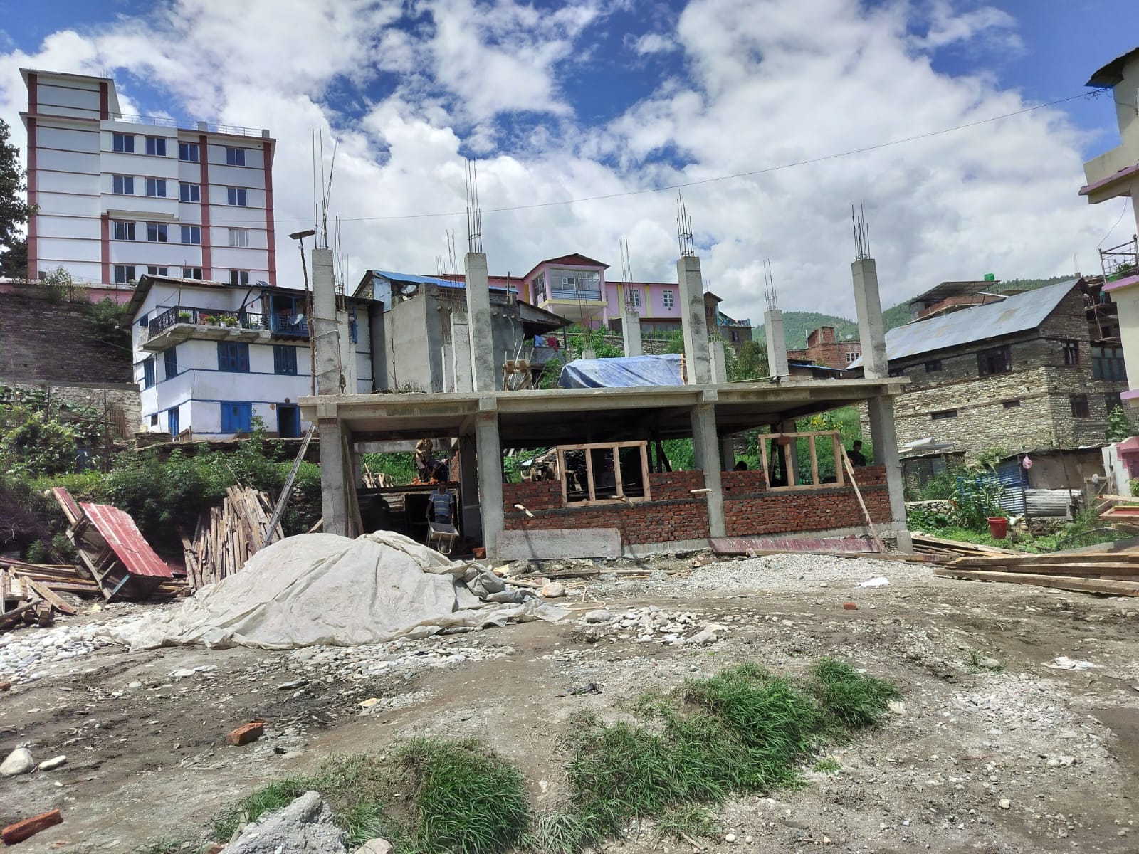 दर्ता नभएको ‘शहीद स्मृति प्रतिष्ठान’को नाममा उपभोक्ता समिति, कर्णाली स्पोर्ट्स क्लबको जग्गामा भवन निर्माण