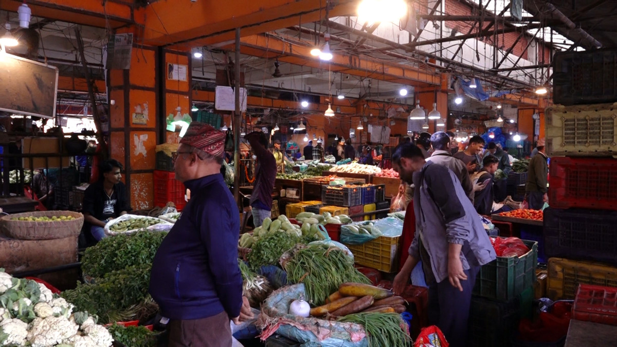 कालिमाटी तरकारी बजारमा हरियो साग तथा तरकारीको मूल्यमा अस्वाभाविक वृद्धि