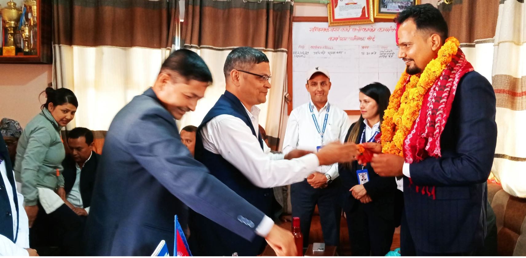 सहज र छिटोछरितो सेवा प्रवाह गर्ने प्रमुख प्रशासकीय अधिकृत खनालको प्रतिबद्धता