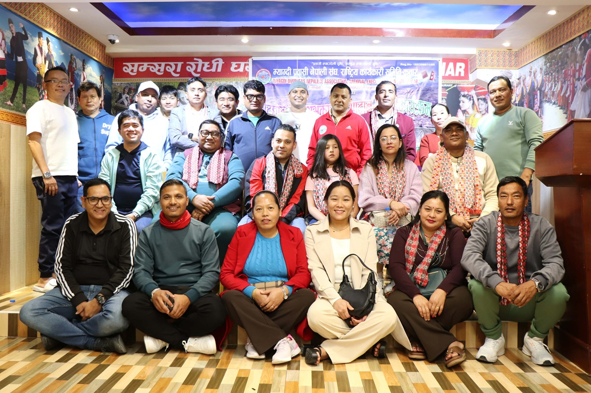वडाध्यक्ष बानिया र व्यवसायी जिसी मोना कतारमार्फत सम्मानित