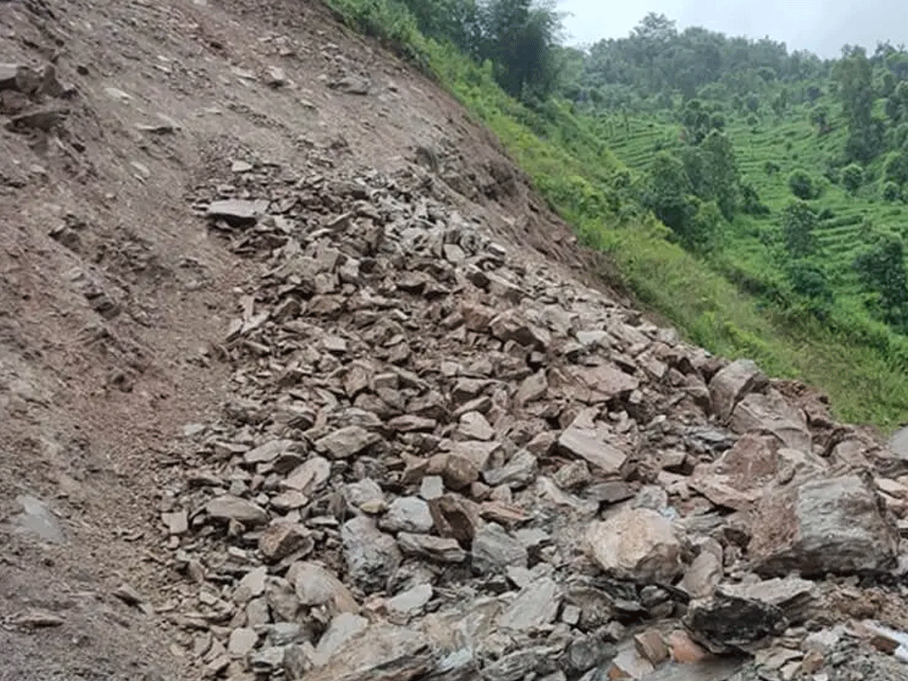 पहिरोको जोखिममा रहेका ११५ जनालाई सुरक्षित स्थानमा सारियो