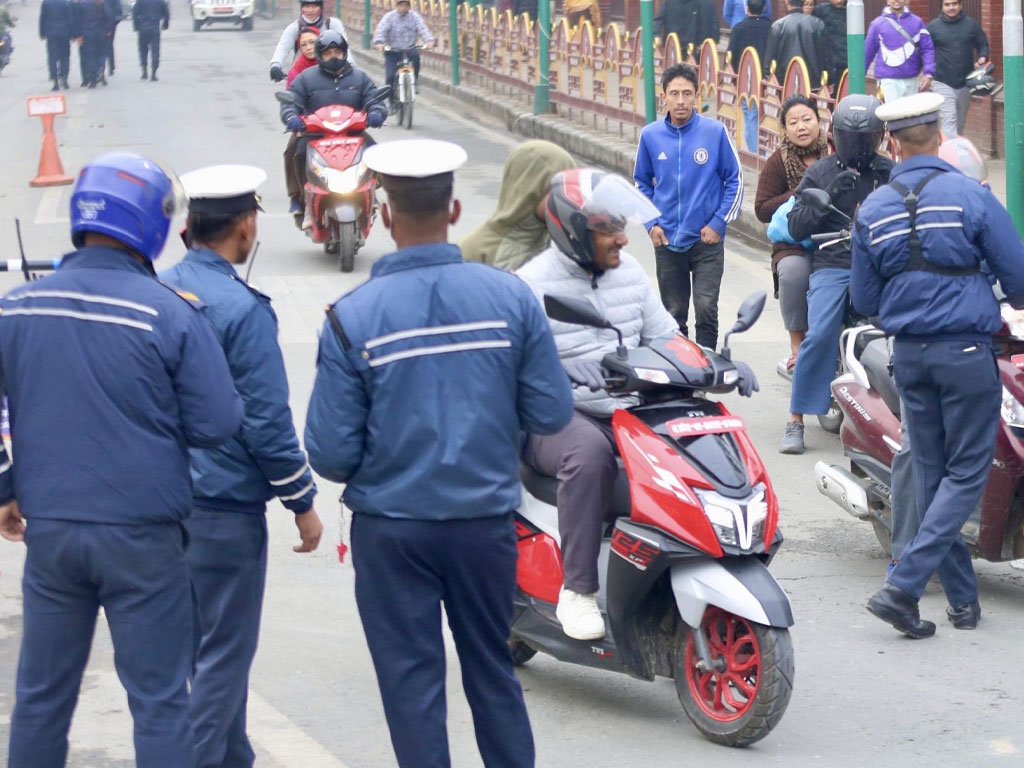 ट्राफिक प्रहरी कारबाही: २१ लाख ८६ हजार राजस्व दाखिला