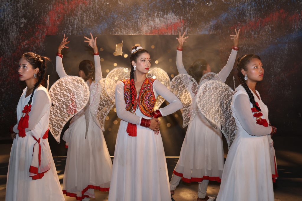 ‘गुन भुल्यौ’ को सफलतापछि सारिकाले सार्वजनिक गरिन् ‘मैना चरी’ (भिडियो)