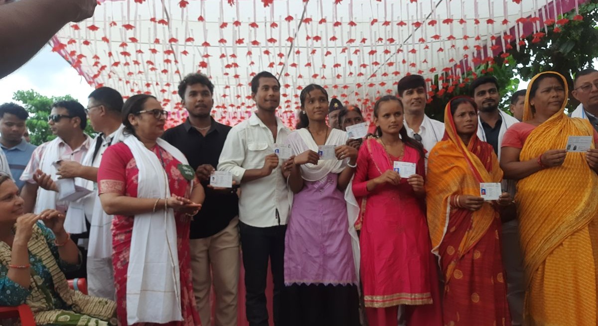घरदैलोमा नागरिकता वितरणले सेवाग्राही उत्साहित