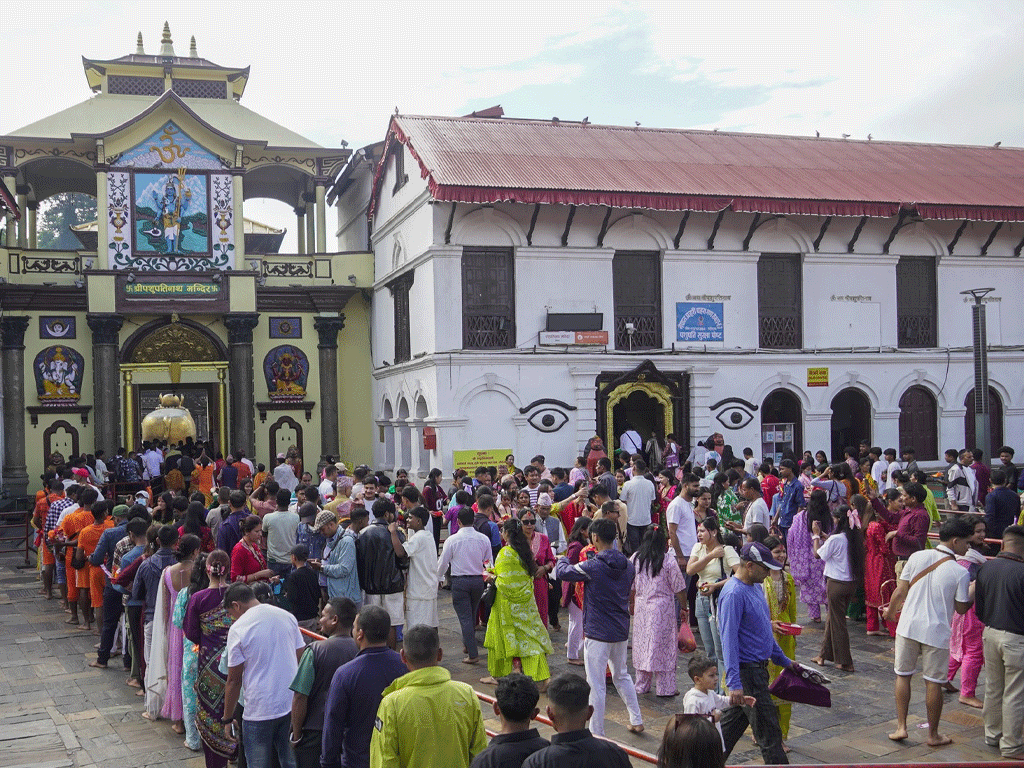 पशुपतिनाथ मन्दिरसहित शिवालयमा भक्तजनको भीड