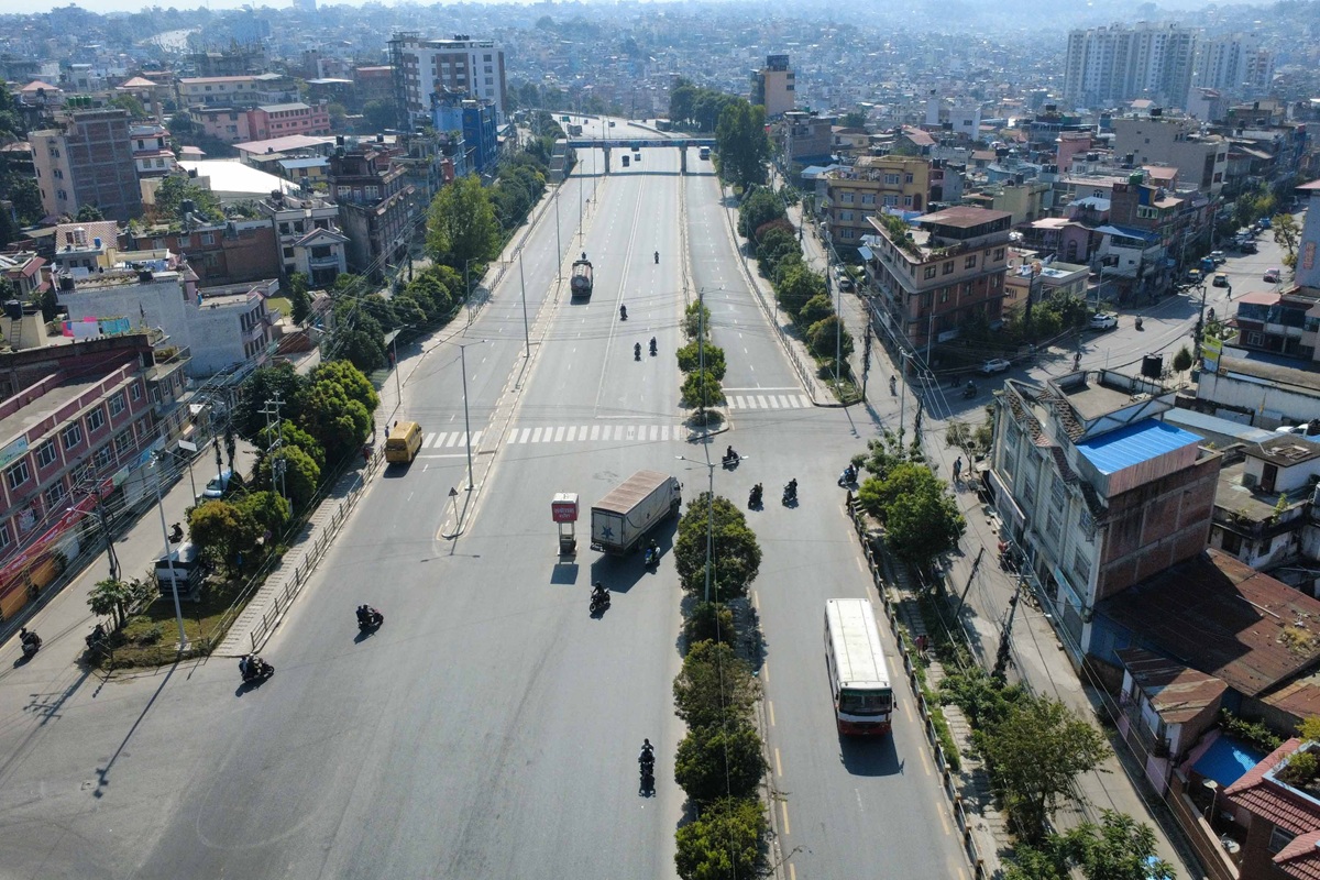 काठमाडौं उपत्यकाका सडक सुनसान, दसैं मनाउन गाउँ फर्किने बढे