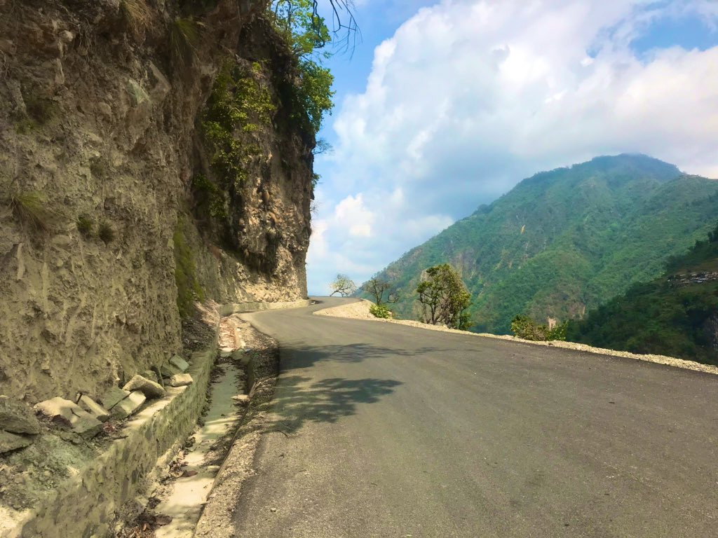 कान्तिलोकपथ सडक अवरुद्ध