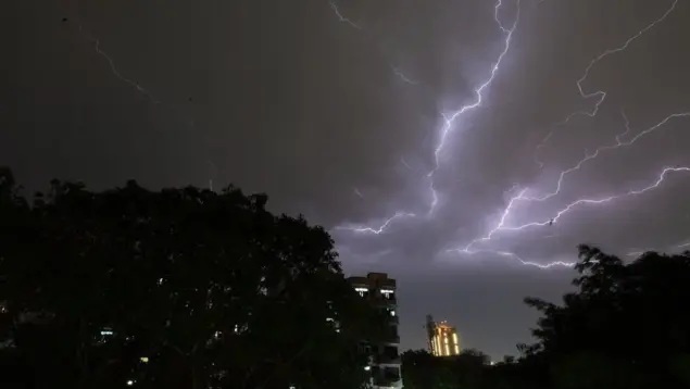 हावाहुरी र चट्याङको कहर