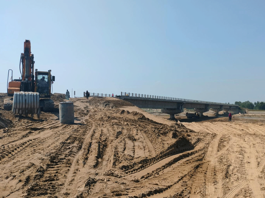 वनहरा नदीमा धमाधम पक्की पुल निर्माण हुँदै