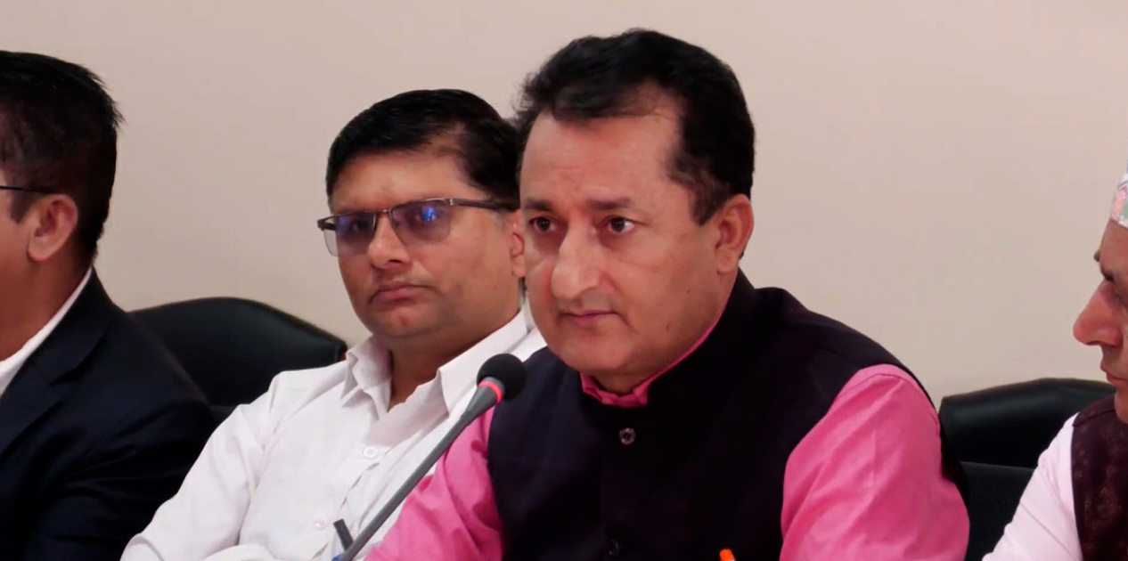 सरकारले पेट्रोलियम पदार्थको मूल्य नबढाओस्, हामी भाडा बढाउँदैनौं : यातायात व्यवसायी