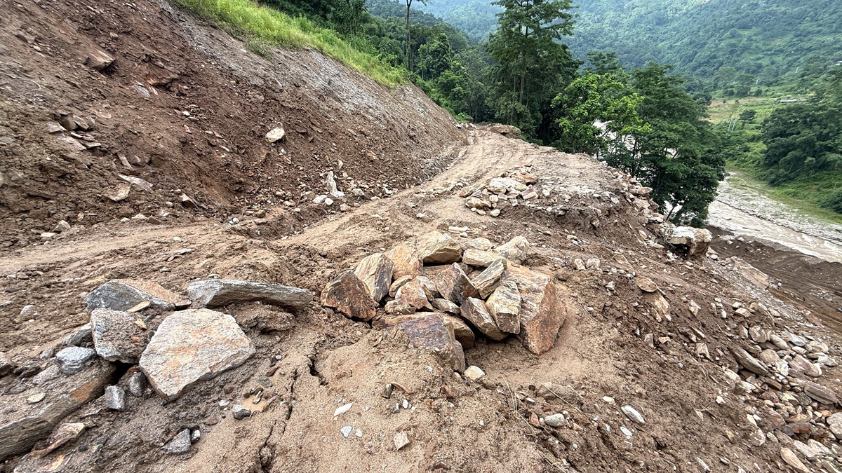 वर्षासँगै ९ सडकखण्ड अवरुद्ध, यात्रामा सतर्कता अपनाउन आग्रह
