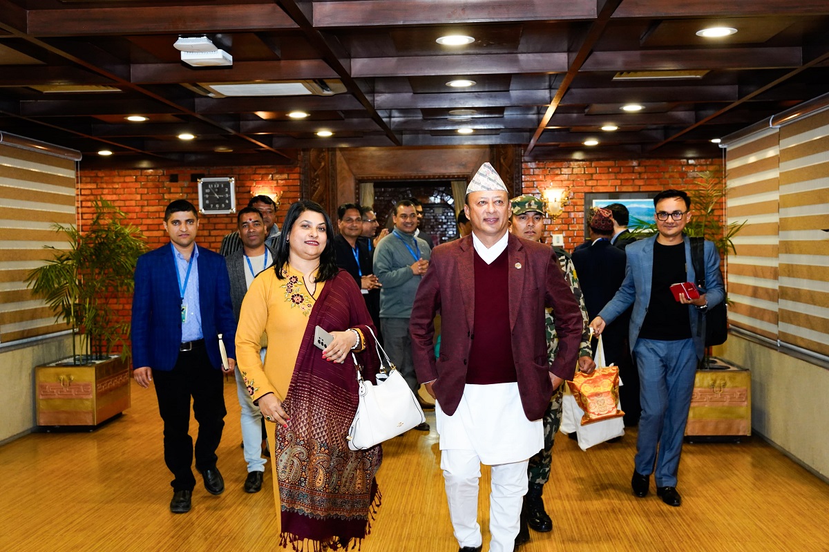 ऊर्जामन्त्री खड्का दिल्ली प्रस्थान