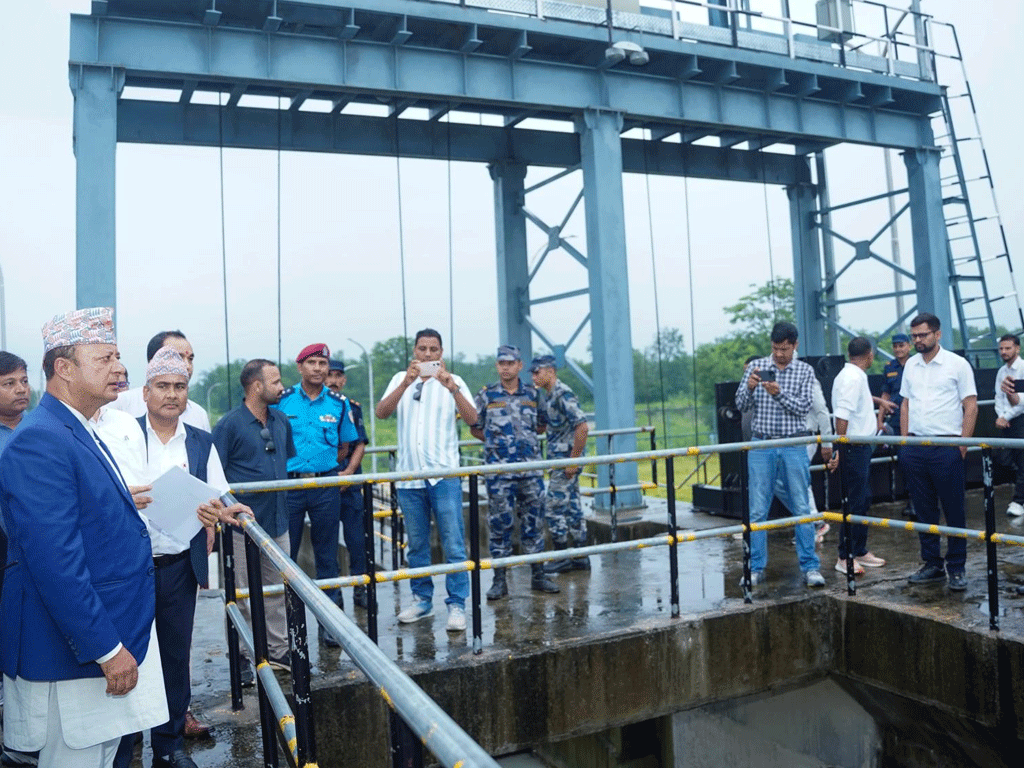 मन्त्री खड्काद्वारा महाकाली सिँचाइ आयोजनाको नहर अवलोकन