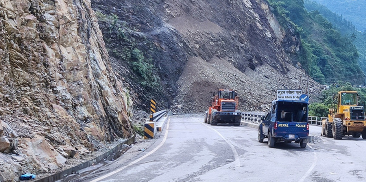 सुख्खा पहिरो हटाइएपछि मुग्लिन-नारायणगढ सडकमा यातायात पुनः सञ्चालन