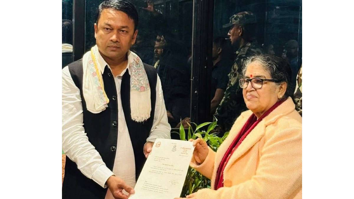 मुख्यमन्त्रीको शपथमा भद्दा मजाक