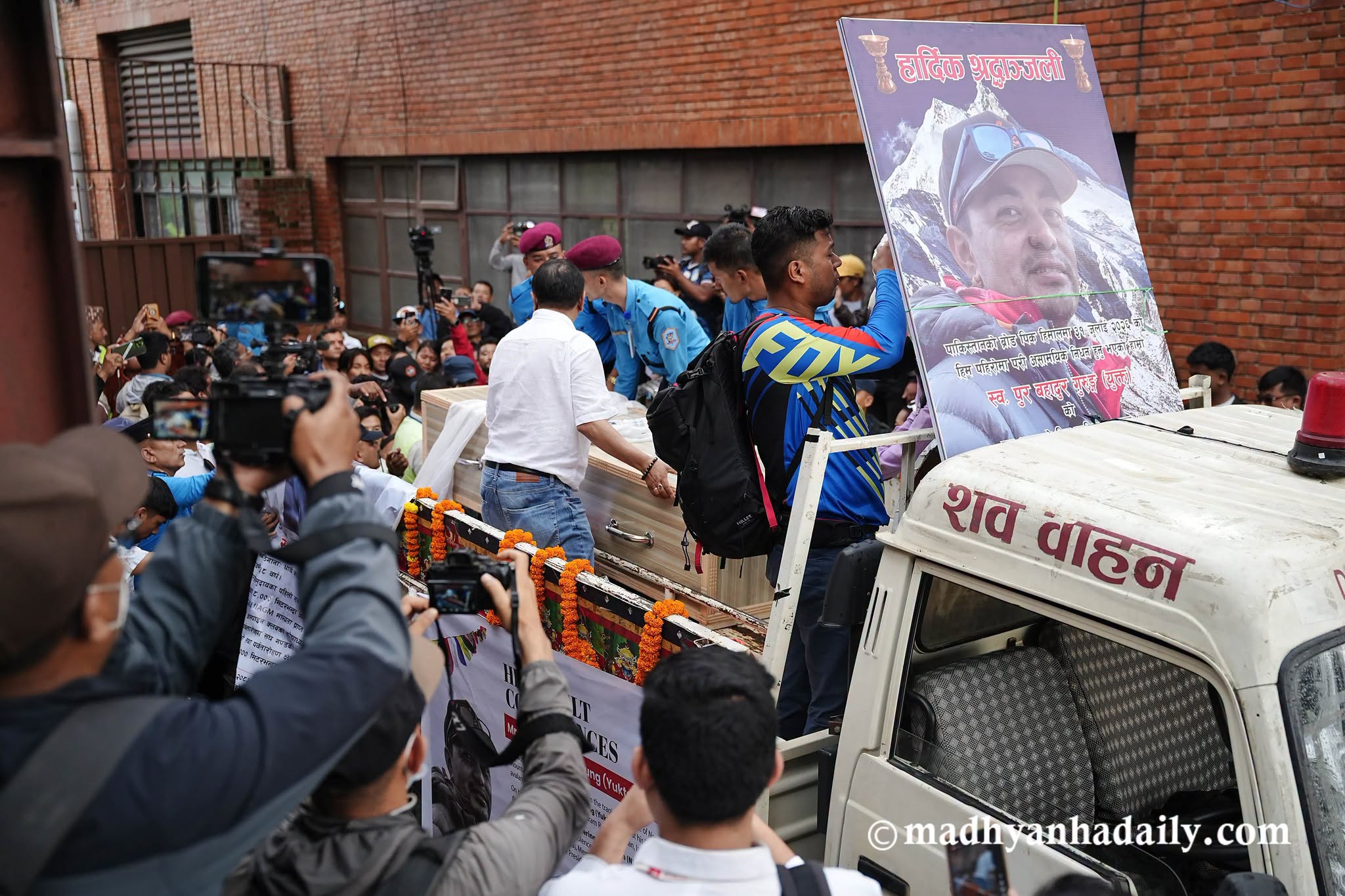 ब्रोड पिकमा ज्यान गुमाएका युक्ताको शव नेपाल ल्याइयो (तस्बिरहरू)