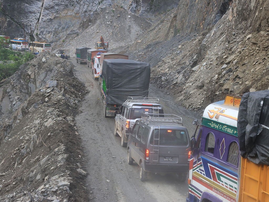 अवरुद्ध नारायणगढ-मुग्लिन सडक सञ्चालनमा