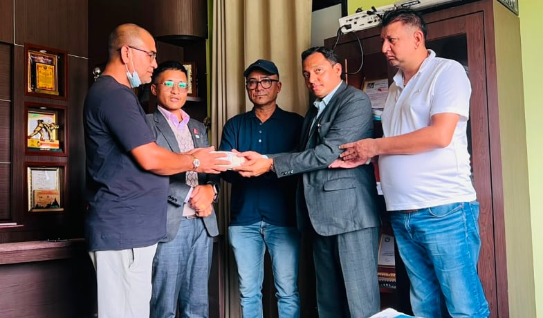 क्यान्सरबाट निधन भएकी डंगोलको परिवारलाई एनआरएनए एनसिसी कतारको समन्वयमा आर्थिक सहयोग