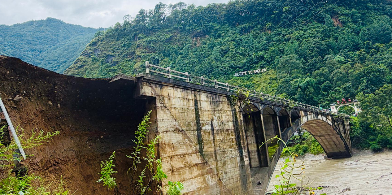 मध्यपहाडी लोकमार्ग अवरुद्ध हुँदा सर्वसाधारणलाई सास्ती
