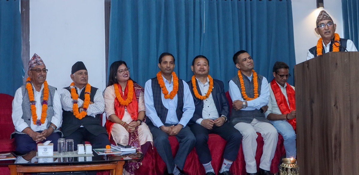 दाहालको ‘बुद्धको देश नेपाल’ विमोचन
