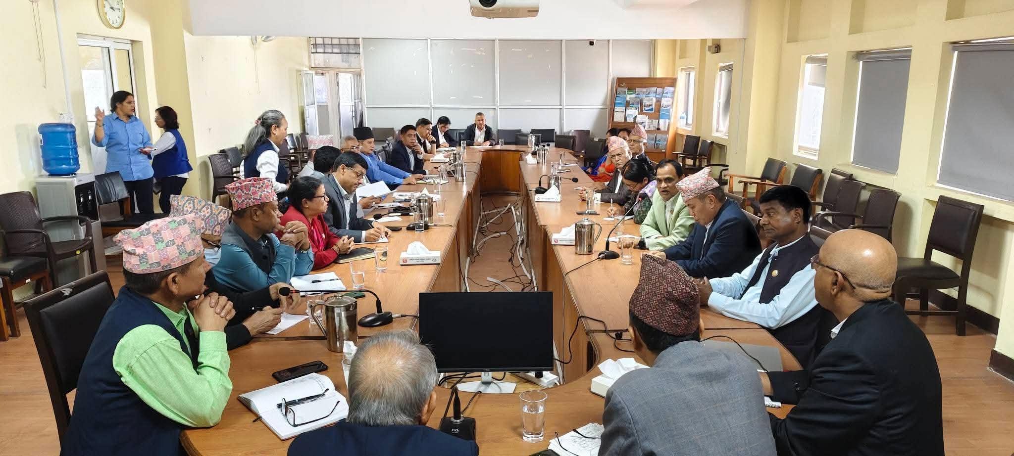 आठ संवैधानिक आयोगका पदाधिकारीले बाढीपहिरो पीडितलाई १० दिनको तलब दिने