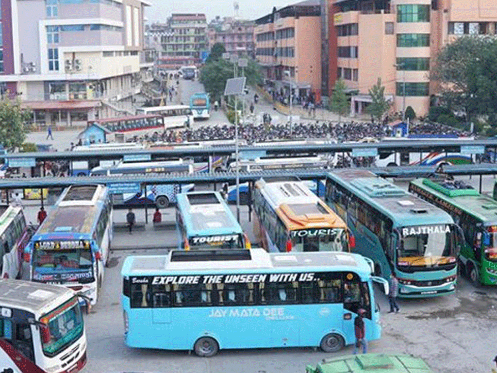 नयाँ बसपार्कमा यात्रुको निःशुल्क स्वास्थ्य परीक्षण