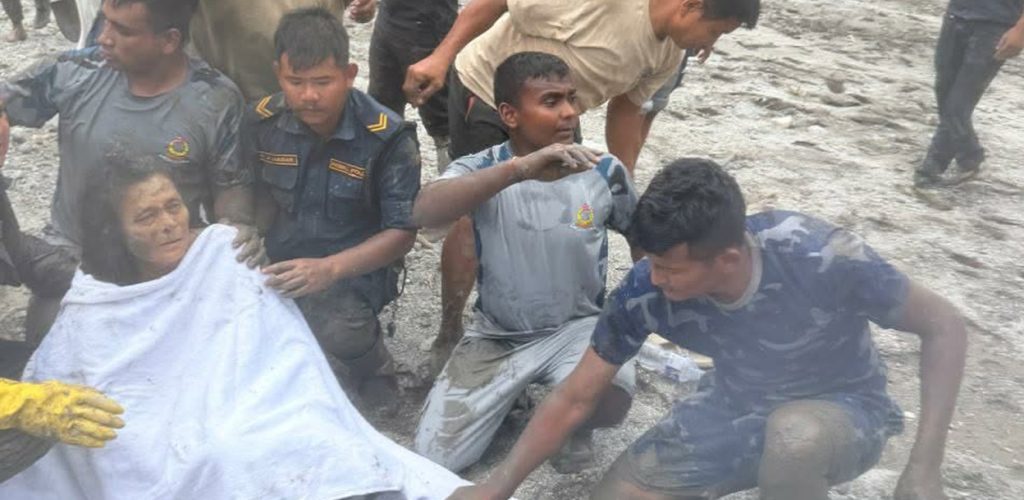 बेत्रावतीमा बाढीले पुरिएको ११ औँ दिनमा एक महिलाको जीवितै उद्धार
