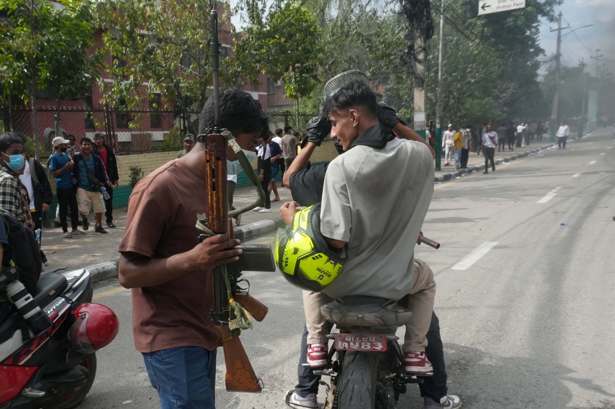 सूचना स्रोतमा कमजोर प्रहरी, लुटिएका हतियारको छैन अत्तोपत्तो