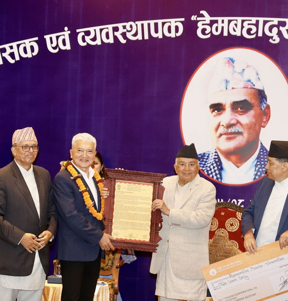 हेमबहादुर मल्ल सम्मानबाट डा. श्रेष्ठ र पूर्वसचिव खनाल सम्मानित