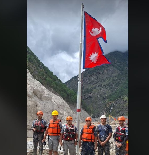 रसुवागढीस्थित नेपाल–चीन सीमा नाकामा राखियो नेपालको झण्डा