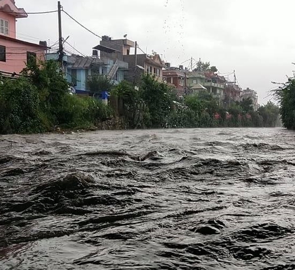 स–साना नदीमा आकस्मिक बाढीको उच्च जोखिम