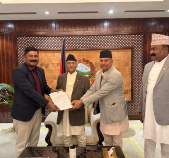 राइस मिलको जग्गा बिक्री रोक्न माग गर्दै प्रधानमन्त्रीलाई ज्ञापनपत्र