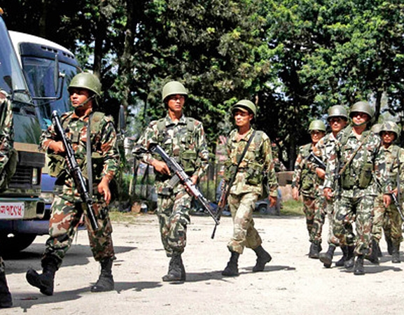 फिल्डमा निस्कियो सेना