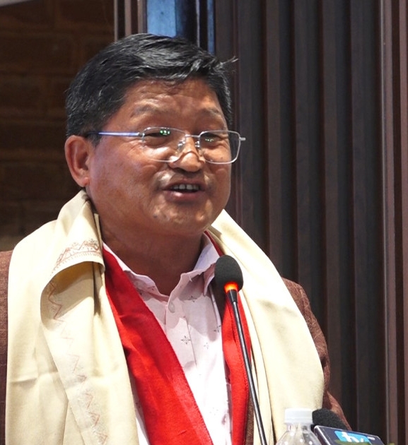 ‘राजनीति सेवा हुनुपर्छ, पेशा होइन’: सांसद केरुङ