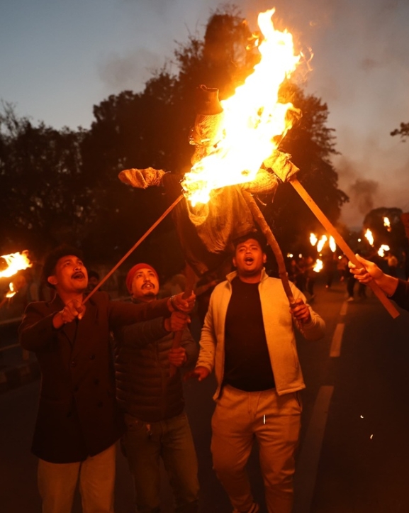 दलीय द्वन्द्वले चुनावी मैदानमा तनाब