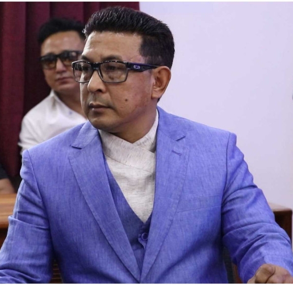 सांसद पदमा मनाङे अयोग्य ठहर