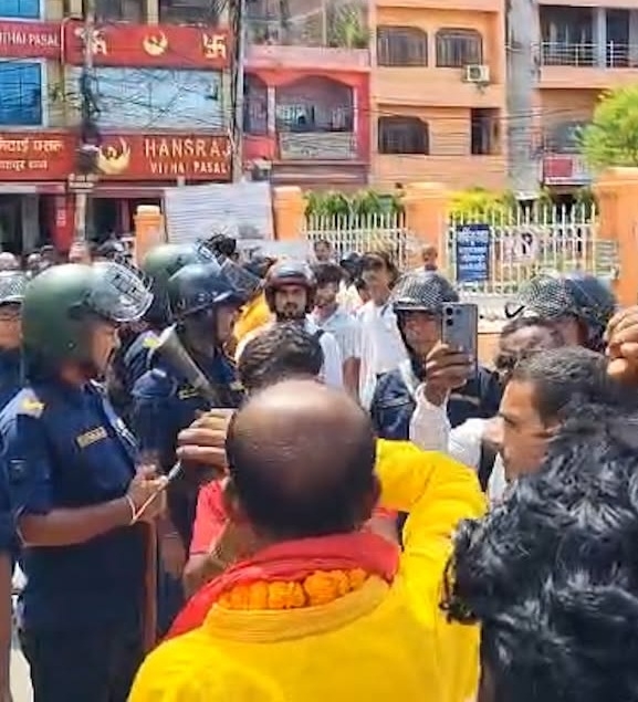 हर्क साम्पाङलाई जानकी मन्दिर प्रवेशमा रोक, लखेटिए हर्कका कार्यकर्ता