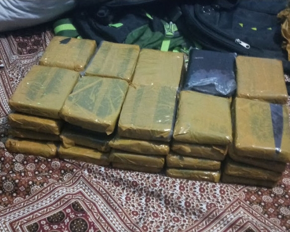 २० किलो चरेससहित ४ जना पक्राउ