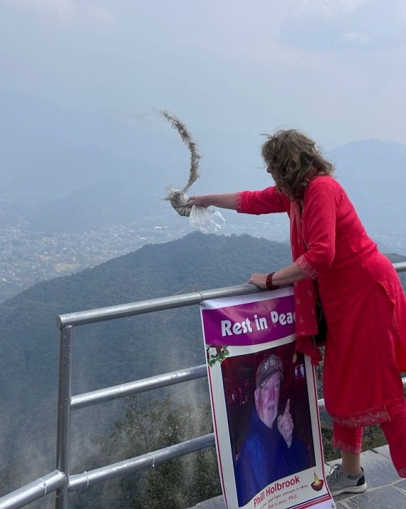 जब श्रीमानको अस्तु बोकेर पोखरा आइन् लोरेटा...
