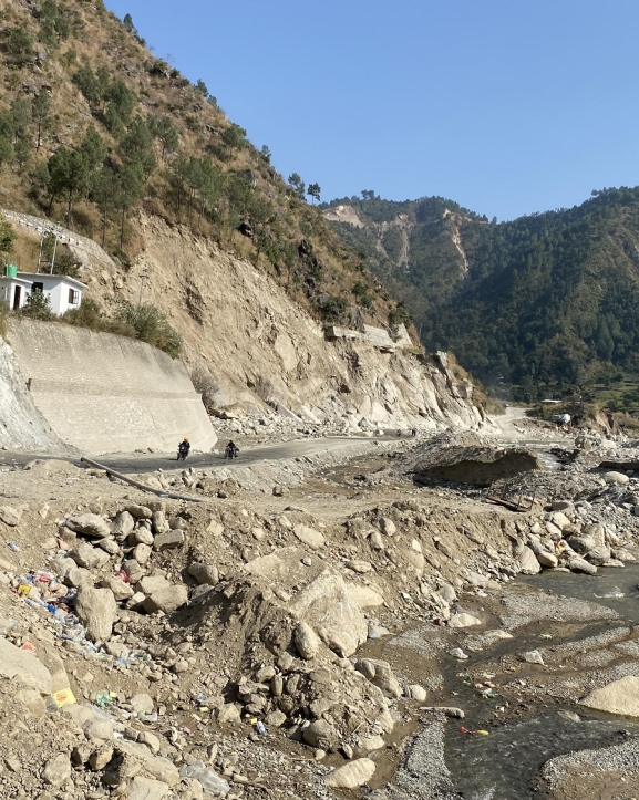 बाढीले क्षतिग्रस्त बिपी राजमार्ग : चार खण्डमा पुनर्निर्माण हुँदै