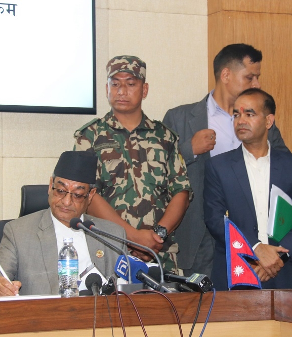 विधिको शासन स्थापित गर्न लागिपर्नेछु : गृहमन्त्री लेखक