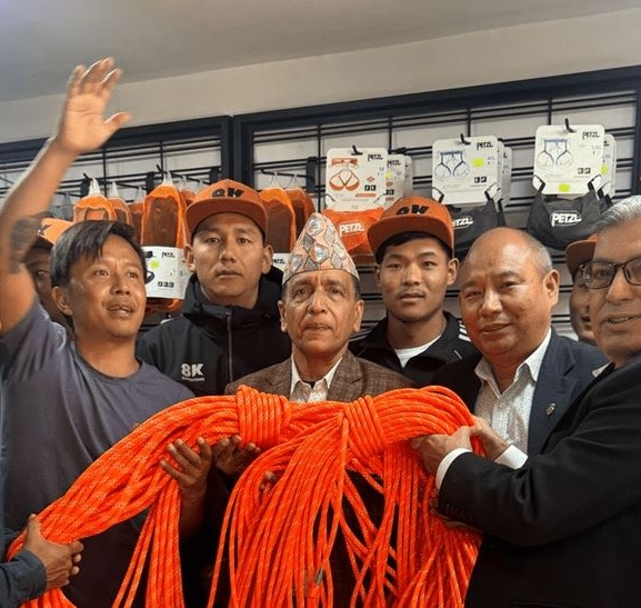 सगरमाथालगायत हिमालमा डोरी टाँग्न खटिए दक्ष आरोही